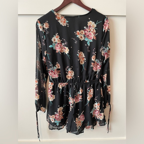 Romper - Picture 3 of 4